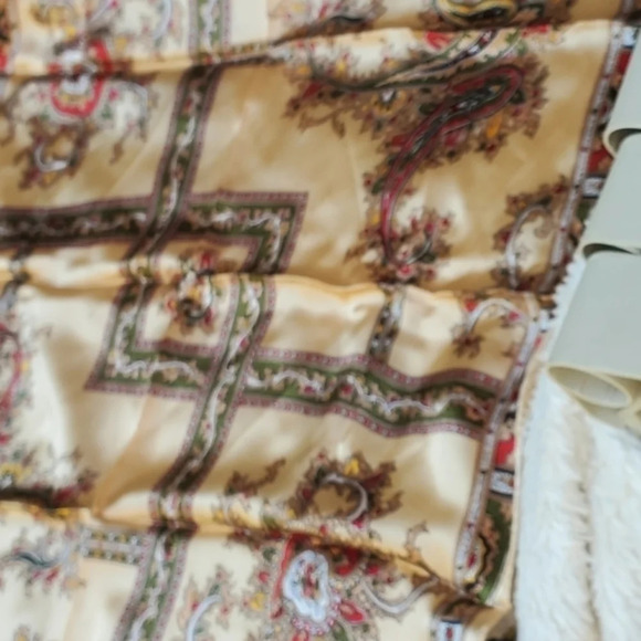 Vintage Golden Paisley scarf - Picture 5 of 8